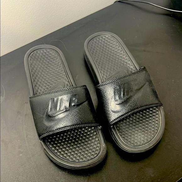 Nike Slides - size 7 - Picture 1 of 5